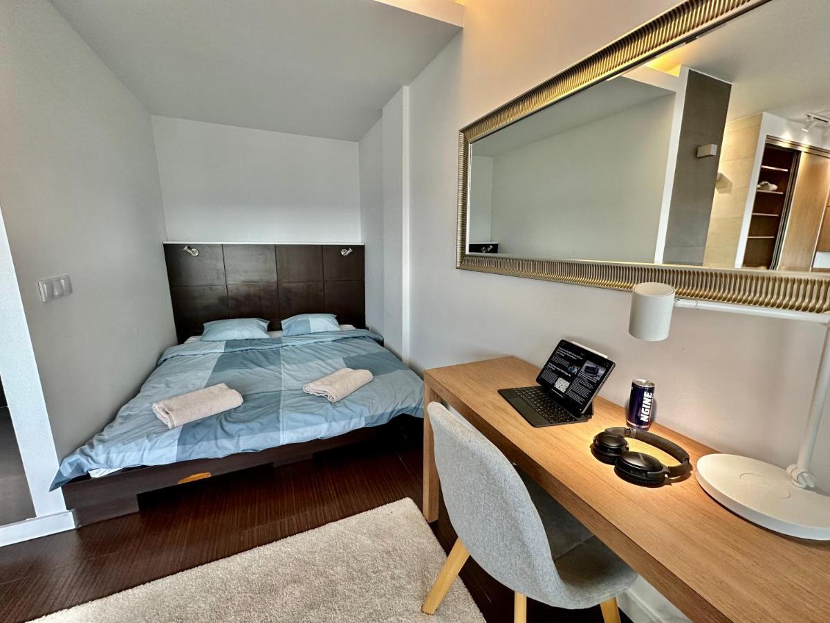 Top Metro X2 Fast Wifi 400 Mbs 70'Tv Netflix Hbo Max Appletv+ Disney+ Warsaw Exterior photo