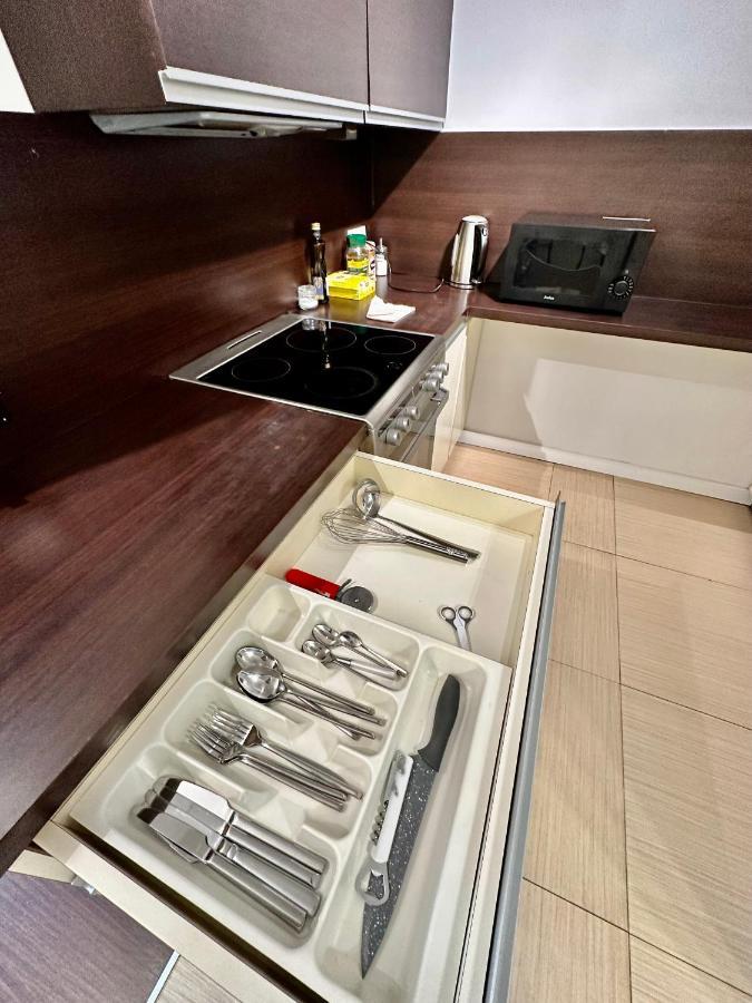 Top Metro X2 Fast Wifi 400 Mbs 70'Tv Netflix Hbo Max Appletv+ Disney+ Warsaw Exterior photo