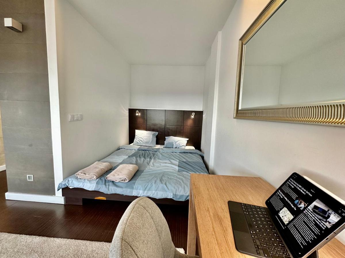 Top Metro X2 Fast Wifi 400 Mbs 70'Tv Netflix Hbo Max Appletv+ Disney+ Warsaw Exterior photo